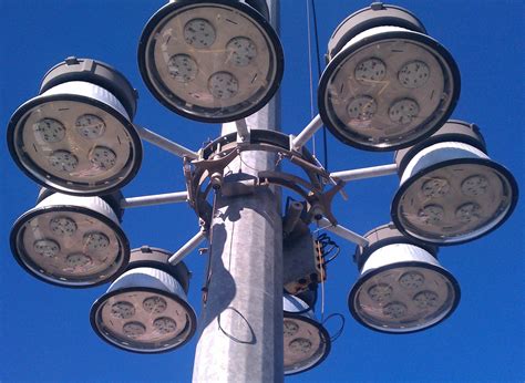 High Mast Lighting Pole High Mast Street Light Poles हाई मास्ट लाइटिंग पोल हाई मास्ट लाइट के