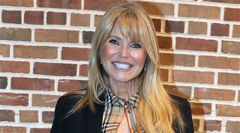 Christie Brinkley Is All Smiles Muses About Embracing Gray Hair Si Lifestyle