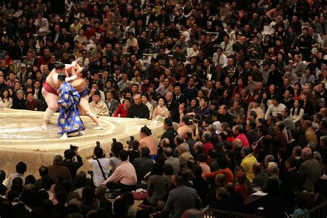 Tokyos Sumo Scene Tradition Tournaments And Hotpots Lonely Planet