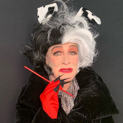 Glenn Close Cruella Deville Costume Kathy Najimy Bette Midler Halloween Event Famous Movies