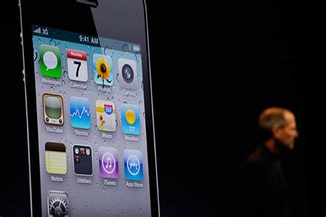apple unveils high resolution videoconferencing iphone 4 wired
