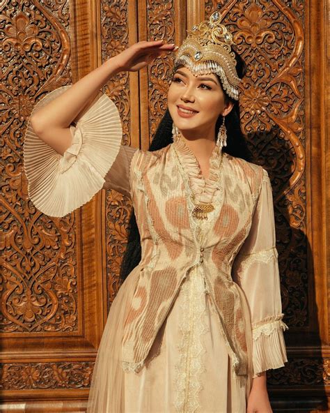 Uzbekistan Traditional Garments Uzbek Clothing Traditional Dresses Iranian Women Fashion