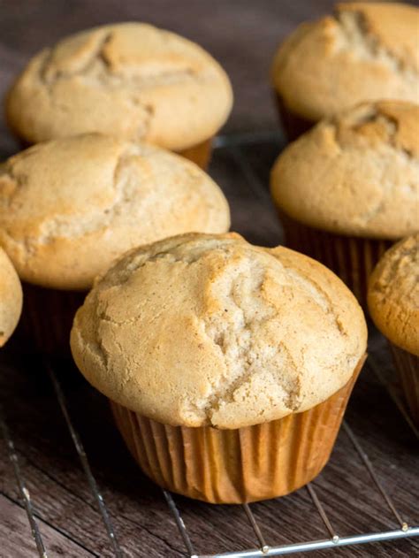 What could be more wonderful than these fresh muffins with the fragrant smell of cinnamon, nutmeg, and vanilla? Old-Fashioned Donut Muffins - 12 Tomatoes