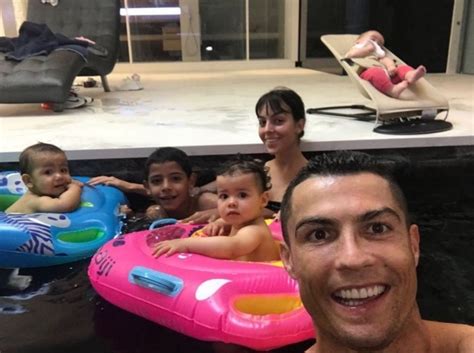 Cristiano Ronaldo Showed Touching Photos Since The Birth Of The Twins Celebrity News