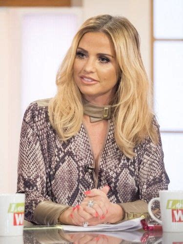 Wow Makeover Katie Price Unveils Short Hair And Amazing New Look