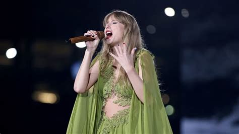 Taylor Swift Draws Record Breaking Crowd At Pittsburgh Stadium During