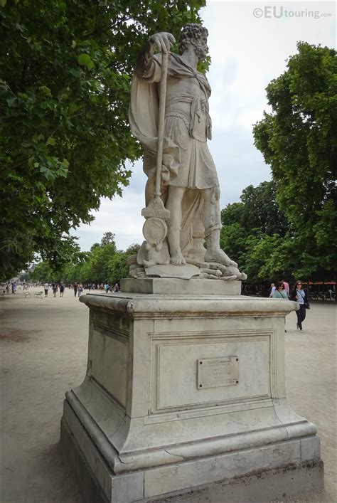 Photos of Hannibal statue in Jardin des Tuileries - Page 112