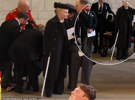Lady Gabriella Windsor Fainted As Her Majestys Coffin Arrived Daily Mail Online