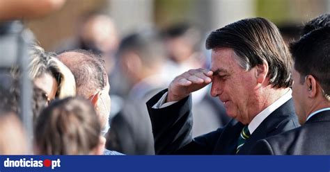 Bolsonaro hoje amanhã e sempre. Bolsonaro aparece em capa de revista como 'Joker ...