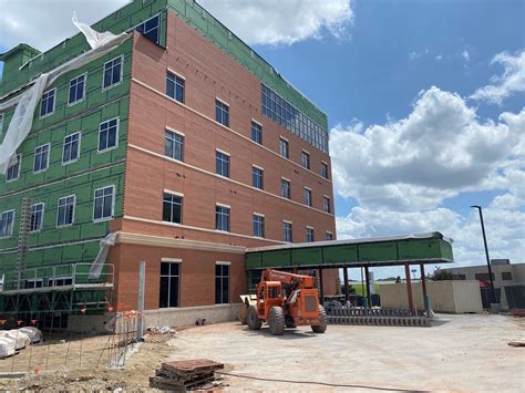 Mast Climber Monday Featuring First National Bank in Killeen, Texas