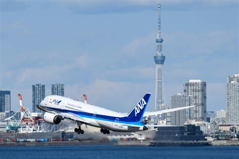 Japans Top Airline Ana Reports First Net Profit In 10 Quarters