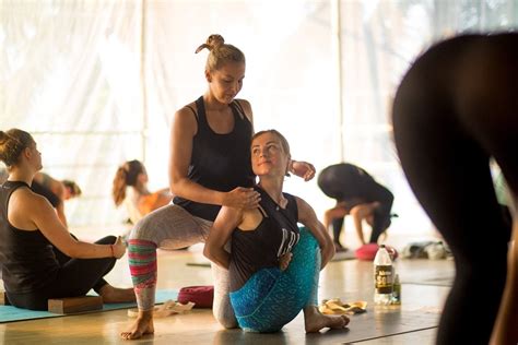 5 Reasons Why To Become A Yoga Teacher Or Yoga Instructor