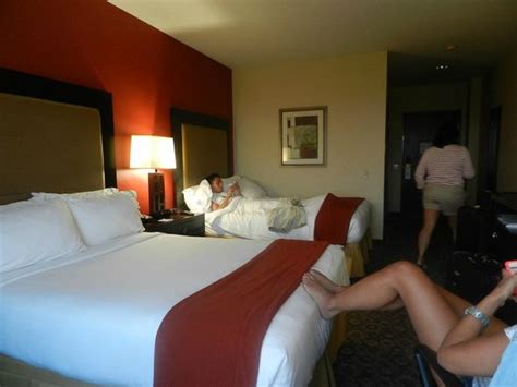 This hotel is 1.5 mi (2.4 km) from staples center and 4 mi (6.5 km) from dodger stadium. buenas camas