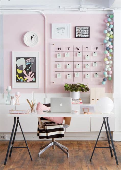10 Wall Decor Ideas to Take to The Office