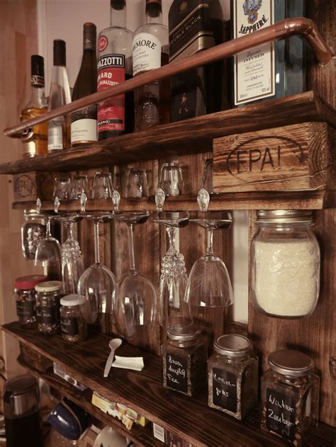 Wir erstellen anhand dieser informationen statistiken, um die inhalte unserer webseite gezielter auf ihre bedürfnisse abzustimmen und unser angebot zu optimieren. DIY Weinregal aus alten Paletten Bauanleitung zum selber bauen | Diy weinregal, Alte paletten ...
