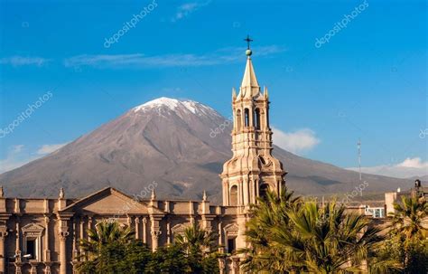 Volcán El Misti Domina La Ciudad De Arequipa En El Sur De Perú 2024
