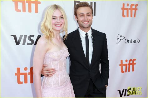 Full Sized Photo Of Elle Fanning Joins Maisie Williams Douglas Booth At