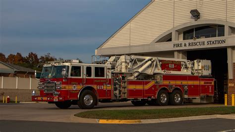 Tower Ladder 619 Loudoun County Fire And Rescue A 2007 Pi Flickr