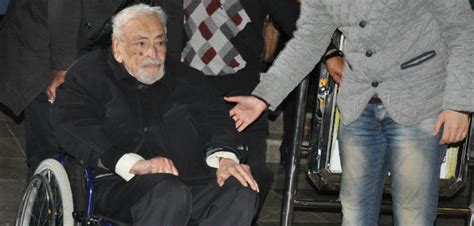 فقط و فقط استداد عالی و با استعداد خودم سلطان حسن بابا که بیت هایی میزنه تو دنیا مثلش نیس. بالصور- رغم مرضه.. جميل راتب في عزاء زوجة محمد صبحي ...