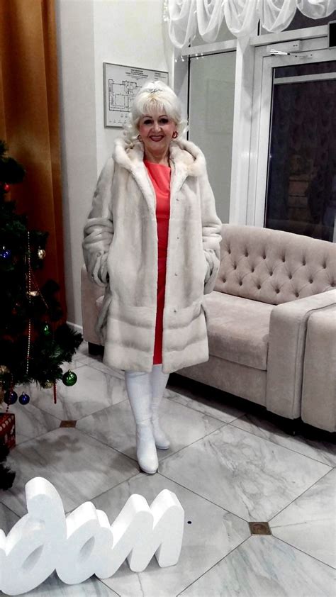 Pin By Мех Bампир On Fur Pins Real Ladies No Model 30 Coat Lady