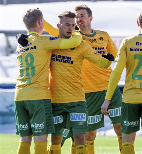 Henrik kjelsrud johansen (til venstre) og fredrikstad har fått en. Ull-Kisa, OBOS-ligaen | Solstikk-minutter hindret ikke ...