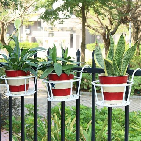 Consejos sobre las plantas que puedes elegir para tu balcón las plantas hermosas siempre nos encantan. Plantas Balcon Colgantes / 24 Ideas Para Decorar Pequea Os ...