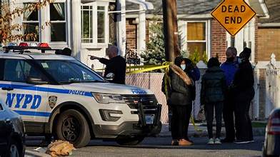 Police shoot suspect in Queens