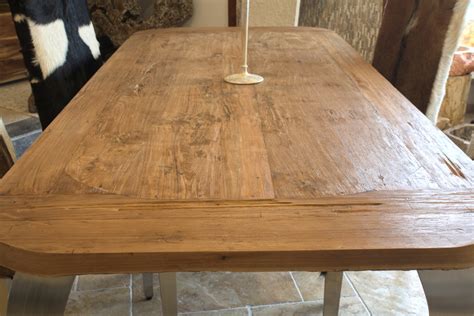 Schwenkführungen (denn der tisch soll sich ja um eine imaginäre achse drehen die direkt auf dem schleifband liegt) aber normale schwenkführungen sind ziemlich schwierig herzustellen. Esstisch aus recyceltem Holz mit Tischbeinen aus Edelstahl