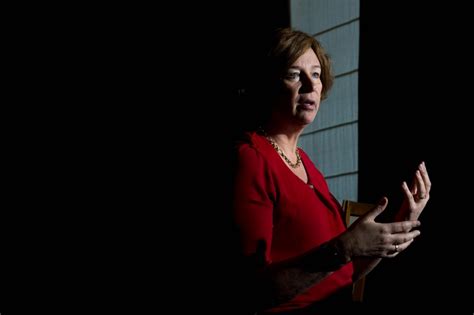 Wanneer ze op 1 oktober 2020 wordt ingezworen als federaal minister onder het premierschap van alexander de croo, heeft petra de sutter er reeds 6 jaar politieke ervaring opzitten. Vrouwen zijn geconditioneerd om niet in zichzelf te ...