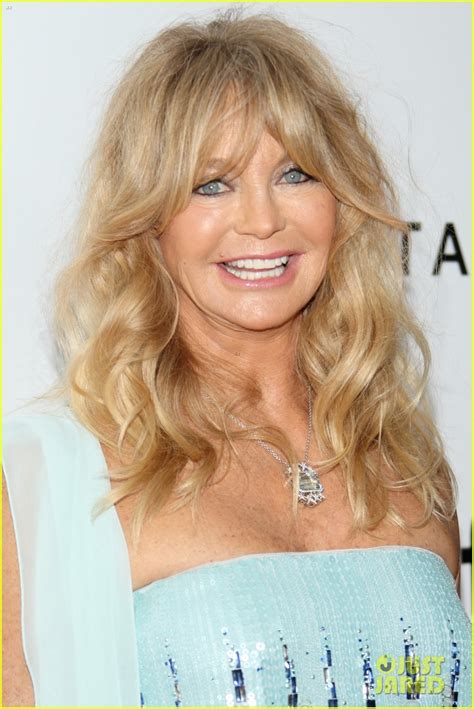 Goldie Hawn Explains Why She Doesnt Get Involved In Politics Photo 4693376 Goldie Hawn