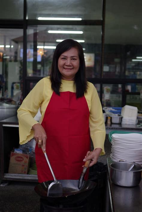 ครูหนึ่ง พิมพร จันทร์แดง is on facebook. คอลัมน์ เคี้ยวตุ้ย...ตะลุยกิน : ยืนหนึ่งเรื่องข้าวผัด ...