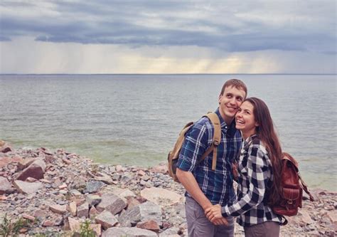 Premium Photo Couple Tourists With Backpacks Outdoors