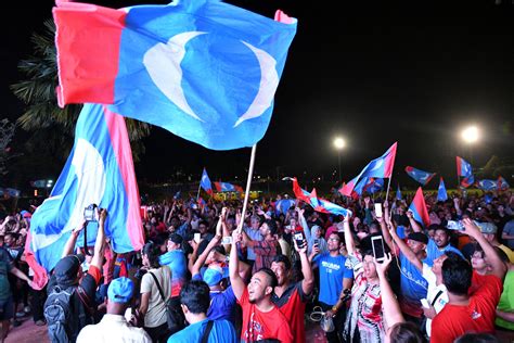 Malaysia court finds news site guilty of contempt. Malaysian Opposition Scores Historic Election Victory