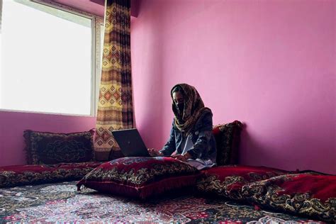 Afghan Girls Struggle With Poor Internet As They Turn To Online Classes Gma News Online
