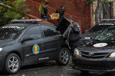 Venezuela Police Raid Former Attorney Generals Home Wsj
