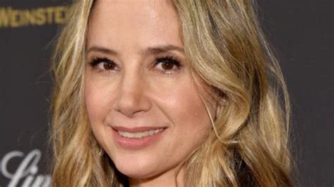 Mira Sorvino Says Sorry To Dylan Farrow For Working With Woody Allen In