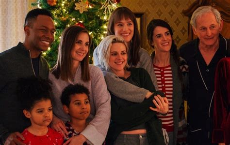 First Look At Lesbian Christmas Rom Com Happiest Season The
