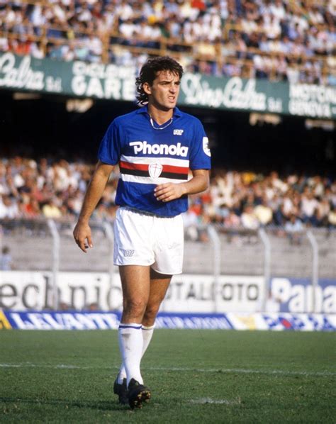 Nel campionato 1990/1991 dominato dalla sampdoria, questa perla di roberto mancini al san paolo di napoli svetta su tutte: Soccer, football or whatever: Sampdoria Greatest All-Time Team