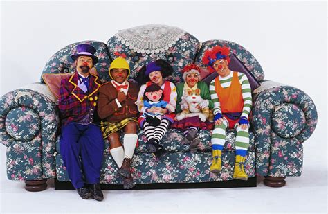 She lives in a ginormous house on her big comfy green couch. The Big Comfy Couch : nostalgia