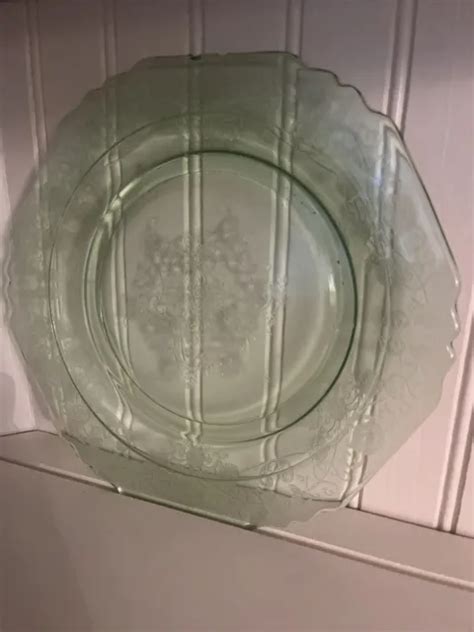 Vintage Hazel Atlas Green Depression Glass Plates Florentine Pattern