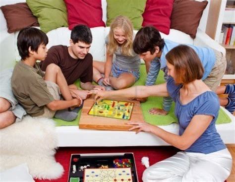 Lo que algunos eruditos llaman ingeniosamente juegos de mesa. Nella gestione aziendale si collabora come in famiglia