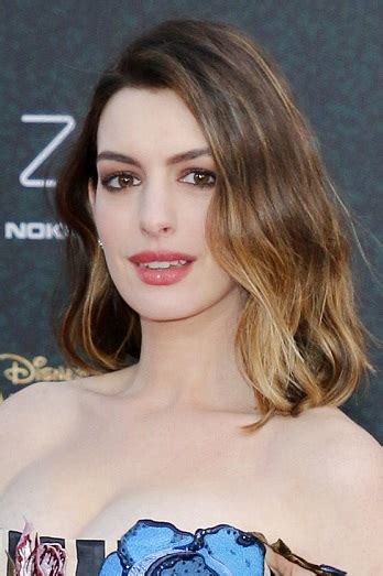 Anne Hathaway Shoulder Length Beach Waves Hairstyle Alice Through