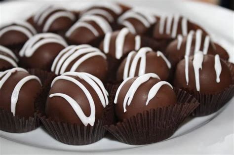 Untuk teknik memelehkan coklat caranya adalah sebagai berikut: nnisa: RESIPI : BEBOLA COKLAT OREO