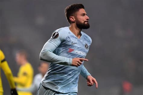 Olivier giroud is a professional footballer from france who has played as a striker for his team france and also the chelsea club. جيرو: كنت أحتاج لتسجيل هذا الهدف وكنت أفتقد الخظ - بطولات