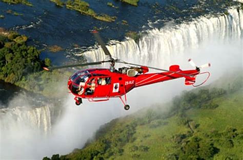 Survolez Les Chutes Victoria En Hélicoptère — Safaris En Afrique