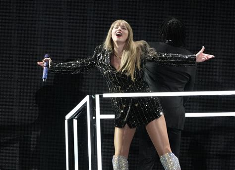 Taylor Swift Announces ‘1989 Taylors Version At Eras Tour Show In