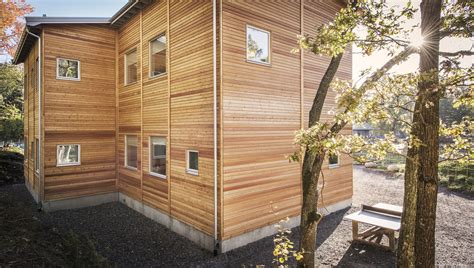 Company profile page for moelven byggmodul hjellum as including stock price, company news, press releases, executives, board members, and contact information. Skolor och förskolor