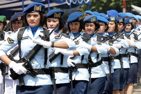 We did not find results for: TENTARA CANTIK - Parade pasukan Wanita Angkatan Udara (Wara) saat perayaan HUT TNI Ke-69 di ...