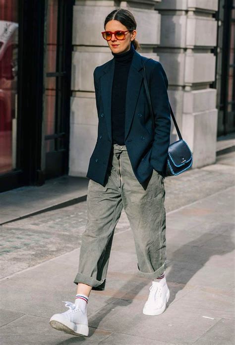 Free standard shipping on jeans, pants, sneakers, women's activewear and swim. Outfits con 'baggy jeans' para tus piernas se sientan libres