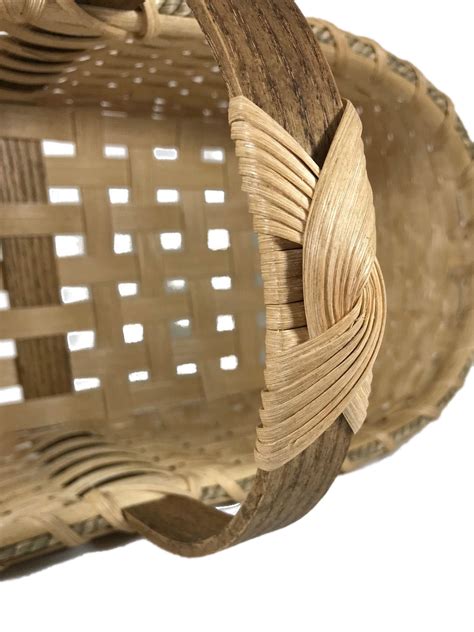 Baby Paisley Market Basket Weaving Pattern With Corner Detail